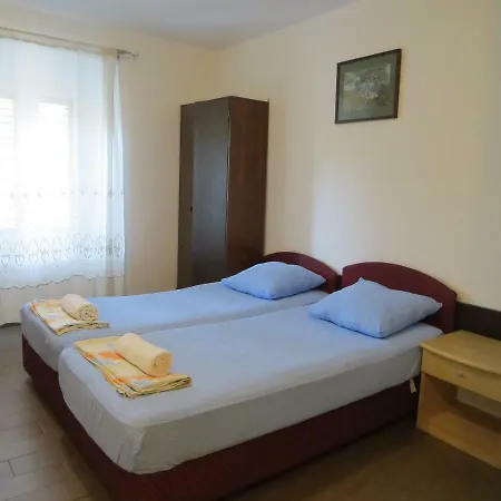 Garden Hostel *
